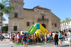 Ms de medio centenar de nios disfrutan de la Fiesta del Agua 